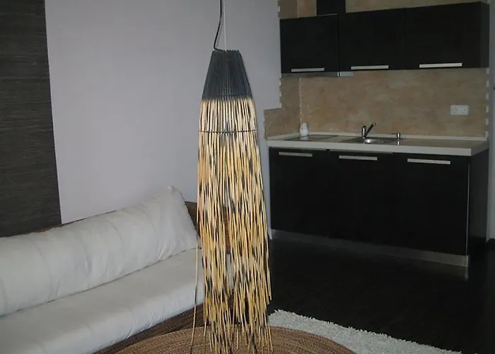 In Rouge * Σωζόπολη